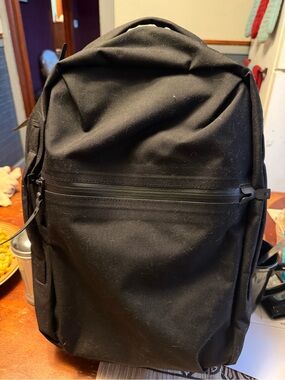 Black Men's Minimalist Backpack - Everyday Carry
